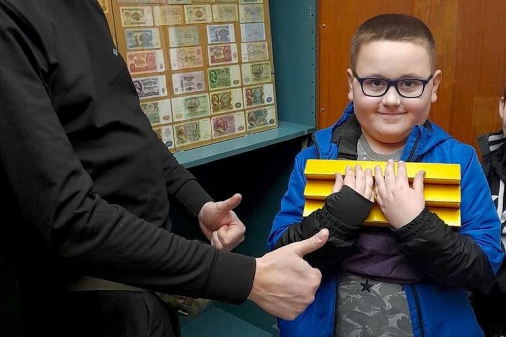 Дитяча екскурсія в Австро-Угорський банк