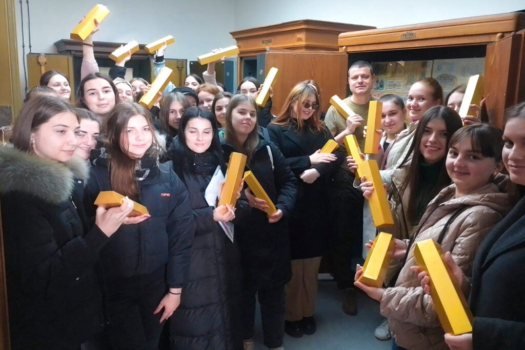 Дитяча екскурсія в Австро-Угорський банк