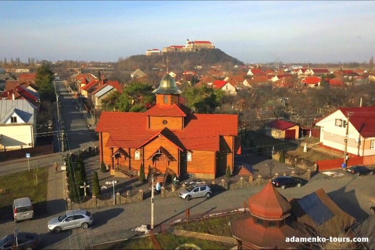 церква зіслання святого духа, вітраж Тіфані
