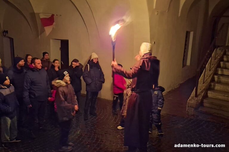 вечірня в замку Паланок, вечірня за донати